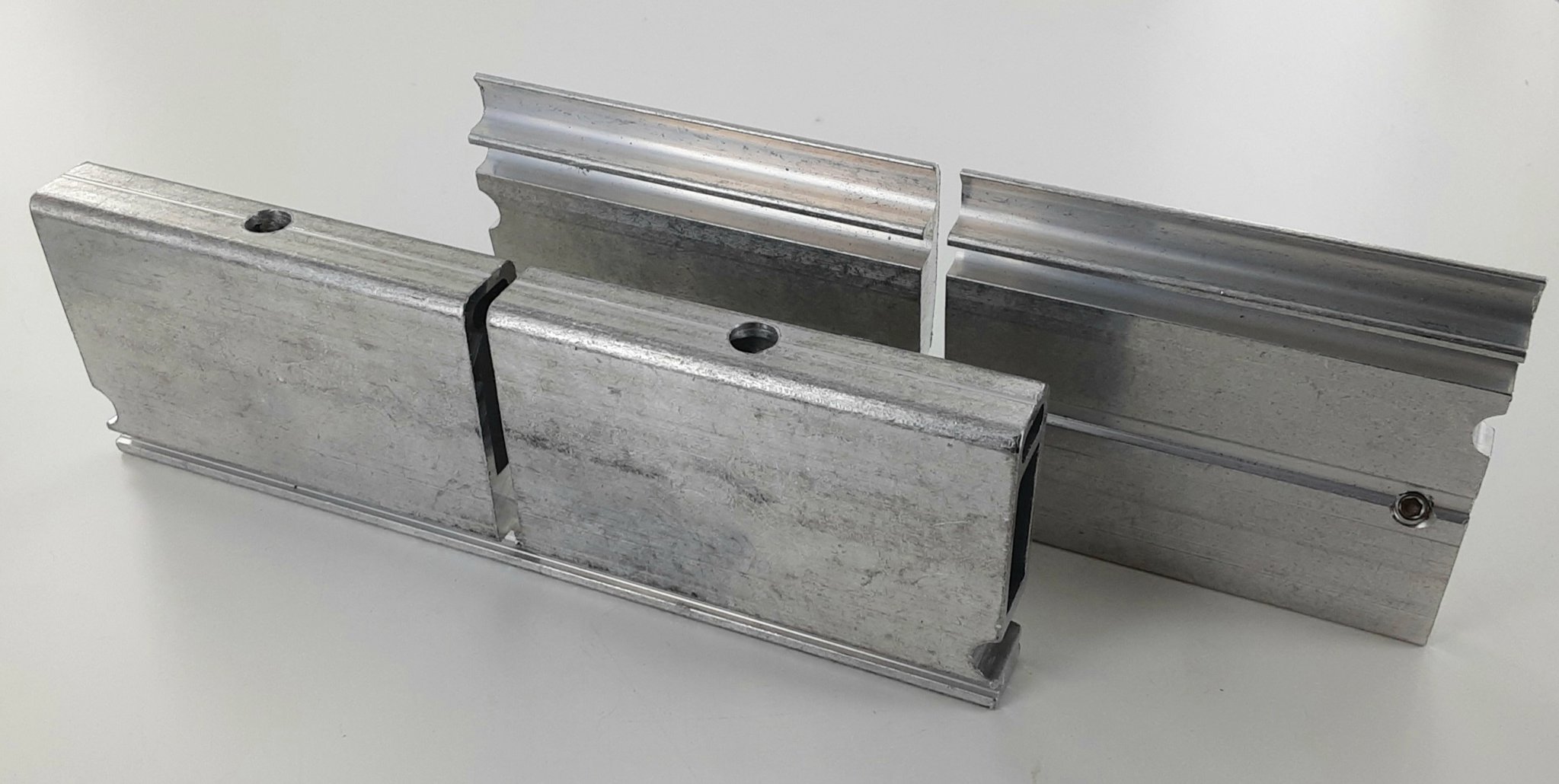 Bild von T-Verbinder p.z. Schüco AWS 90
12135108S - S235108
> 1 Paket = 10 Set's