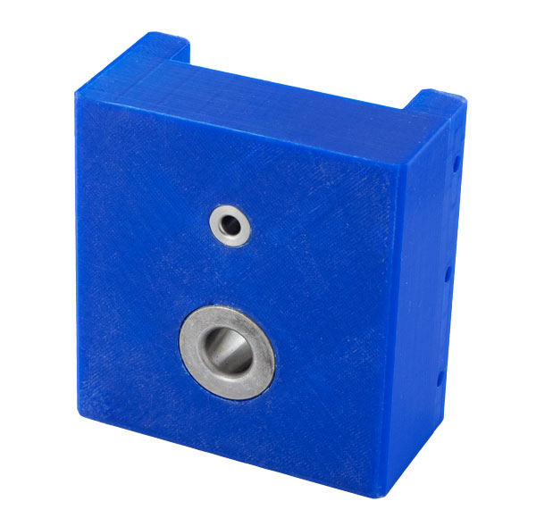 Bild von Bohrschablone zum Einbringen 
von Bolzenbohrungen (SSB)
in die 60er Fassade,